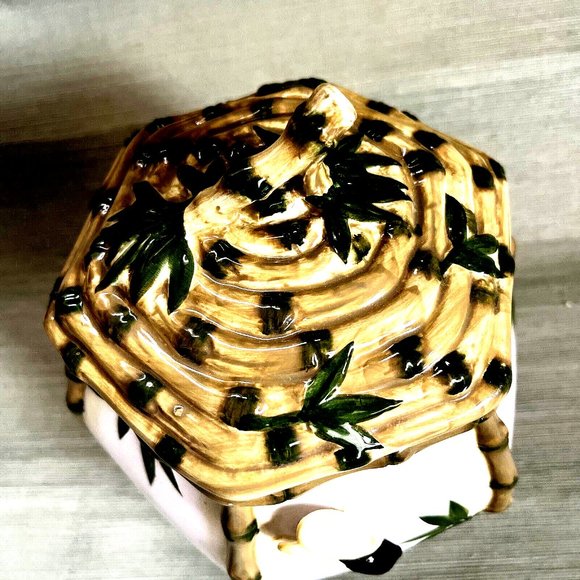 World Bazar Bamboo Pattern Cookie Jar w. Lid 3D Bee Large 9" x 9"- New Vintage - Picture 8 of 16